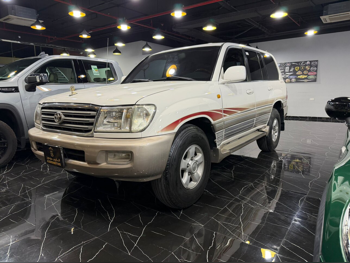 تويوتا  لاند كروزر  جي اكس ار  2005  عادي  374,000 كم  6 سلندر  دفع رباعي  اس يو في  أبيض