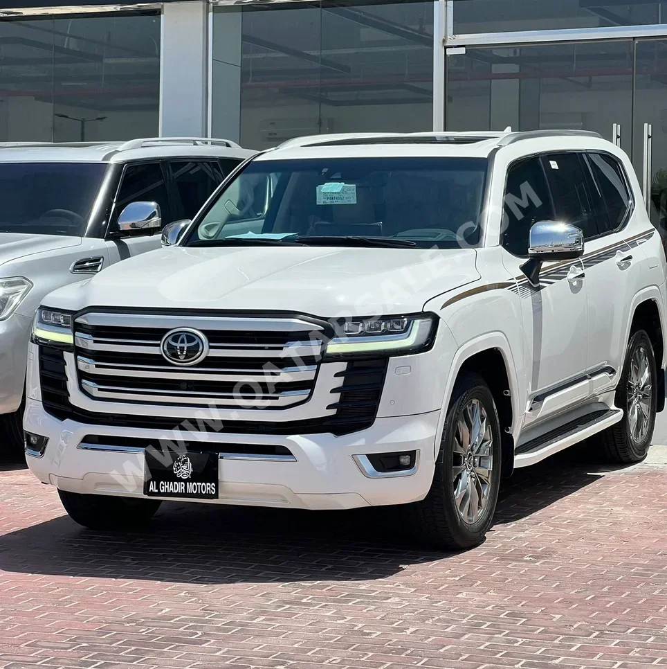 Toyota  Land Cruiser  VXR Twin Turbo  2023  Automatic  13,000 Km  6 Cylinder  Four Wheel Drive (4WD)  SUV  White  With Warranty