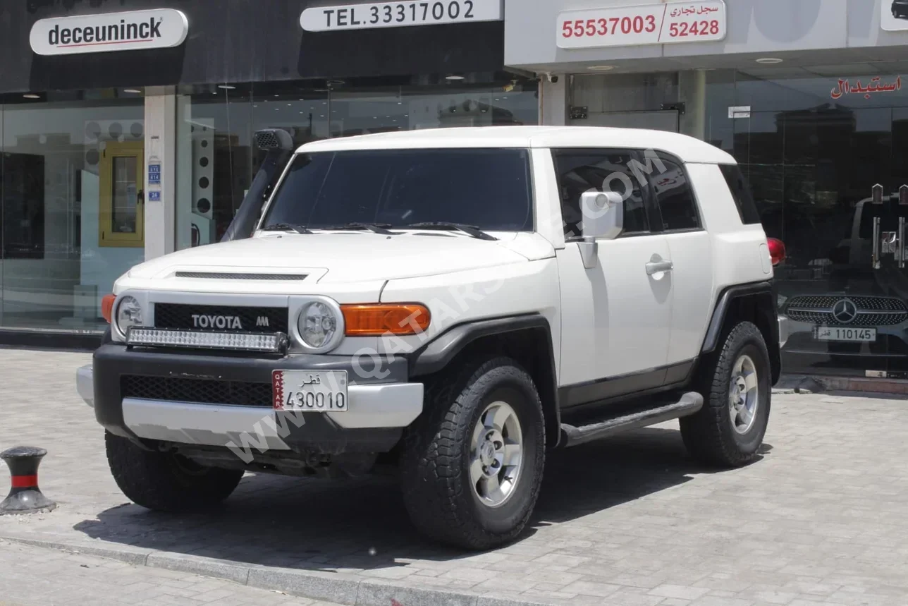 Toyota  FJ Cruiser  2010  Automatic  198,000 Km  6 Cylinder  Four Wheel Drive (4WD)  SUV  White