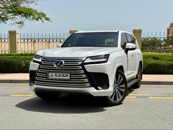 Lexus  LX  600 Luxury  2024  Automatic  39,000 Km  6 Cylinder  Four Wheel Drive (4WD)  SUV  White  With Warranty