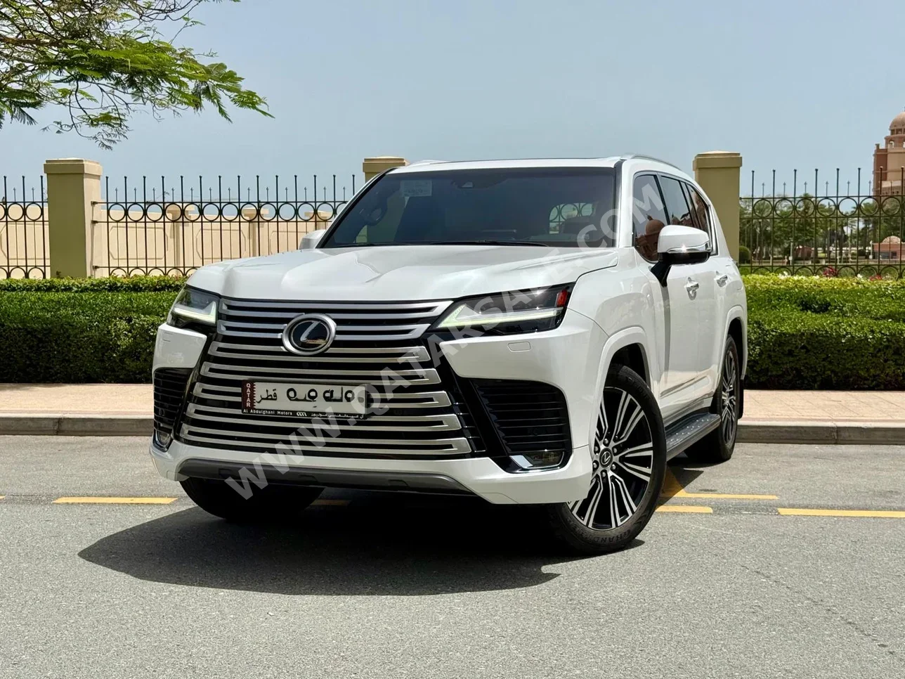 Lexus  LX  600 Luxury  2024  Automatic  39,000 Km  6 Cylinder  Four Wheel Drive (4WD)  SUV  White  With Warranty