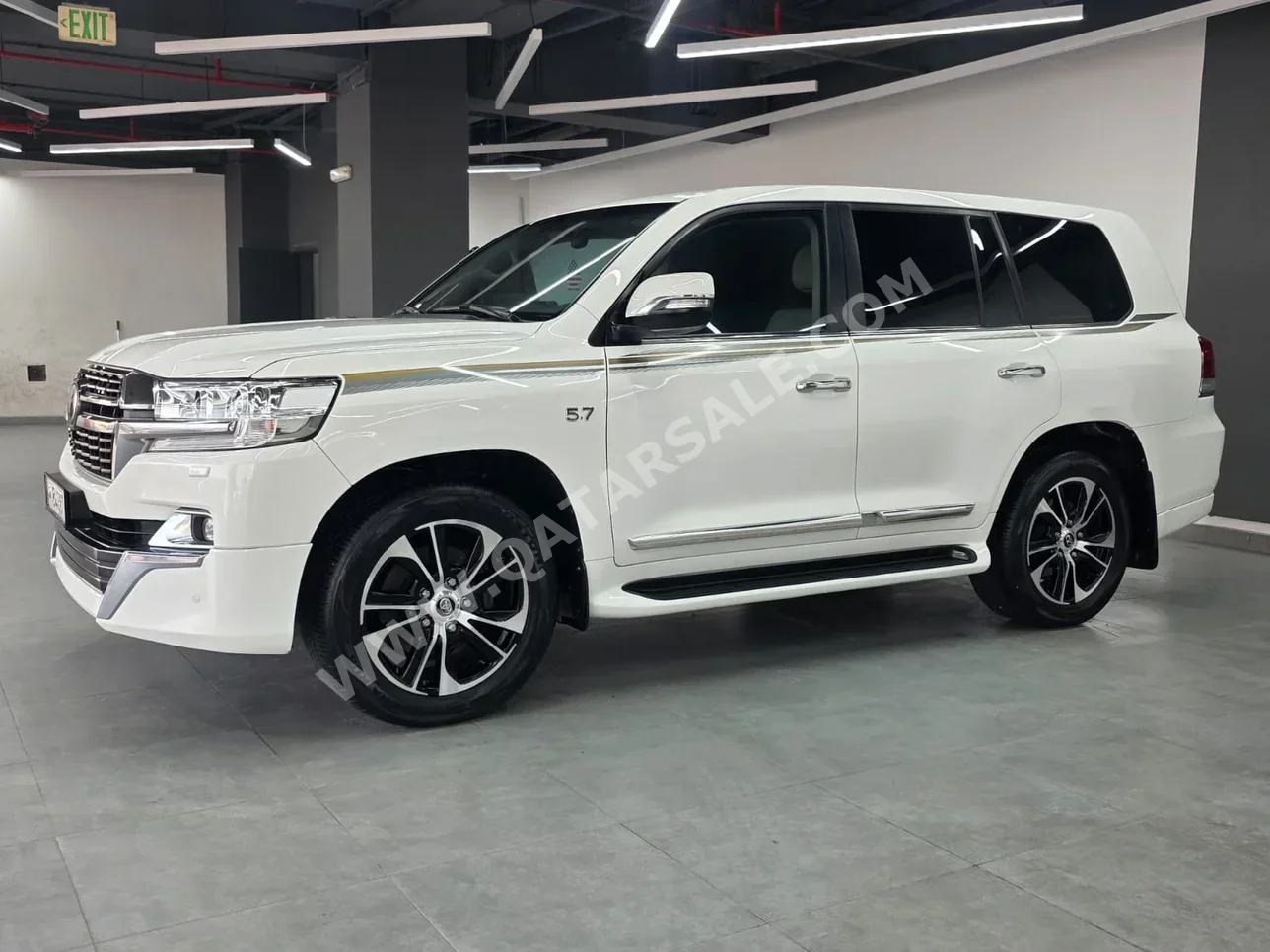 Toyota  Land Cruiser  VXR  2021  Automatic  130,000 Km  8 Cylinder  Four Wheel Drive (4WD)  SUV  White