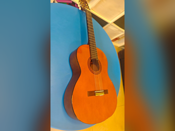 Classical Guitar  Yamaha  Brown /  For Beginners
