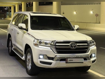 Toyota  Land Cruiser  GXR  2019  Automatic  216,000 Km  8 Cylinder  Four Wheel Drive (4WD)  SUV  White