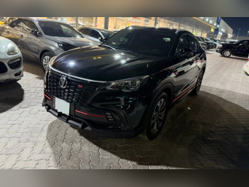تشانجان سي اس 85 2023 اوتوماتيك 55,000 كم 4 سلندر سحب امامي اس يو في أسود تحت الضمان