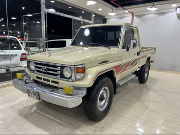 Toyota  Land Cruiser  LX  2005  Manual  576,000 Km  6 Cylinder  Four Wheel Drive (4WD)  Pick Up  Beige