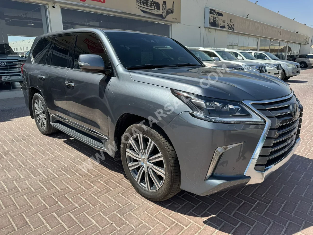 Lexus  LX  570  2016  Automatic  167,000 Km  8 Cylinder  Four Wheel Drive (4WD)  SUV  Gray
