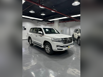 Toyota  Land Cruiser  GXR  2018  Automatic  231,000 Km  8 Cylinder  Four Wheel Drive (4WD)  SUV  White