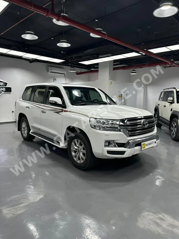 Toyota Land Cruiser GXR 2018 Automatic 231,000 Km 8 Cylinder Four Wheel Drive (4WD) SUV White