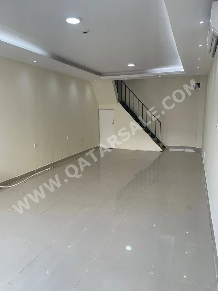 Commercial Shops - Not Furnished - Doha For Rent - Fereej Bin Mahmoud