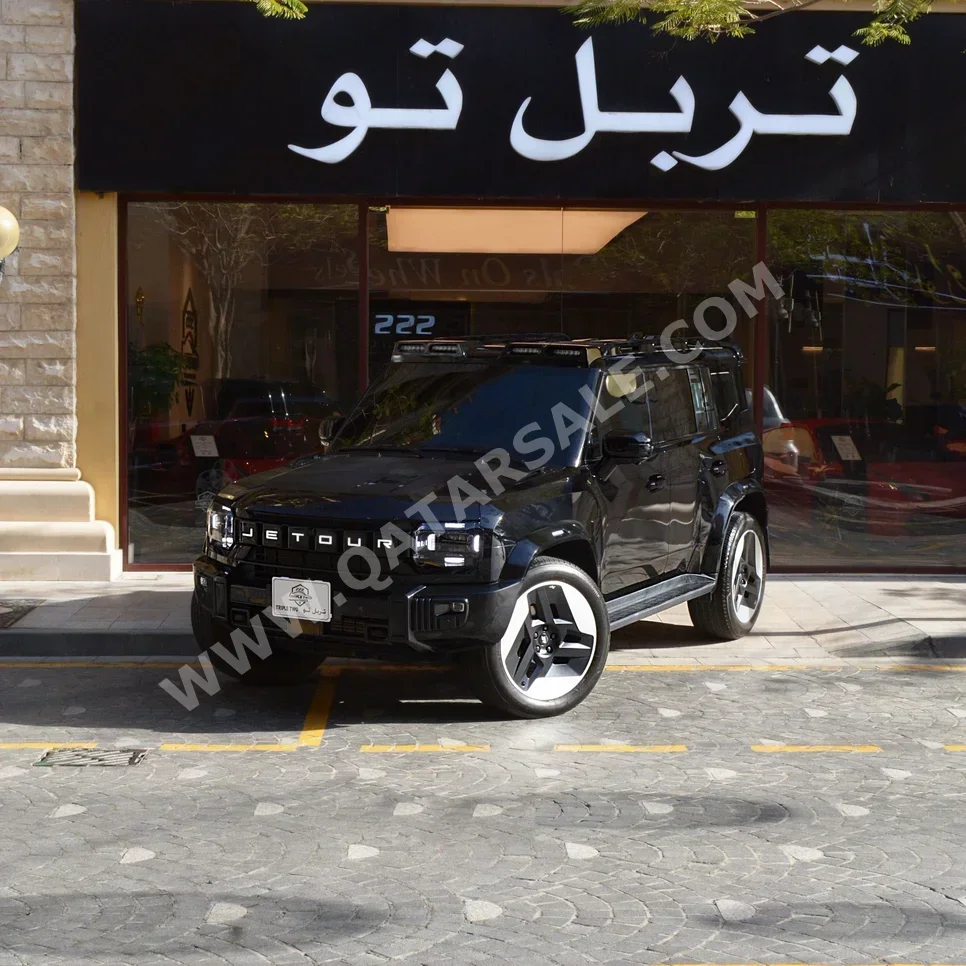 جيتور تي 2 2025 اوتوماتيك 30,600 كم 4 سلندر دفع رباعي اس يو في أسود تحت الضمان