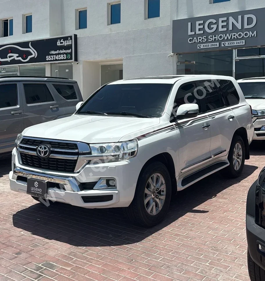 Toyota Land Cruiser GXR 2018 Automatic 237,000 Km 6 Cylinder Four Wheel Drive (4WD) SUV White