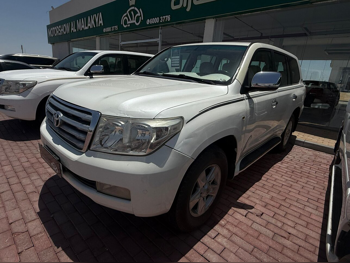 Toyota Land Cruiser VXR 2011 Automatic 370,000 Km 8 Cylinder Four Wheel Drive (4WD) SUV White