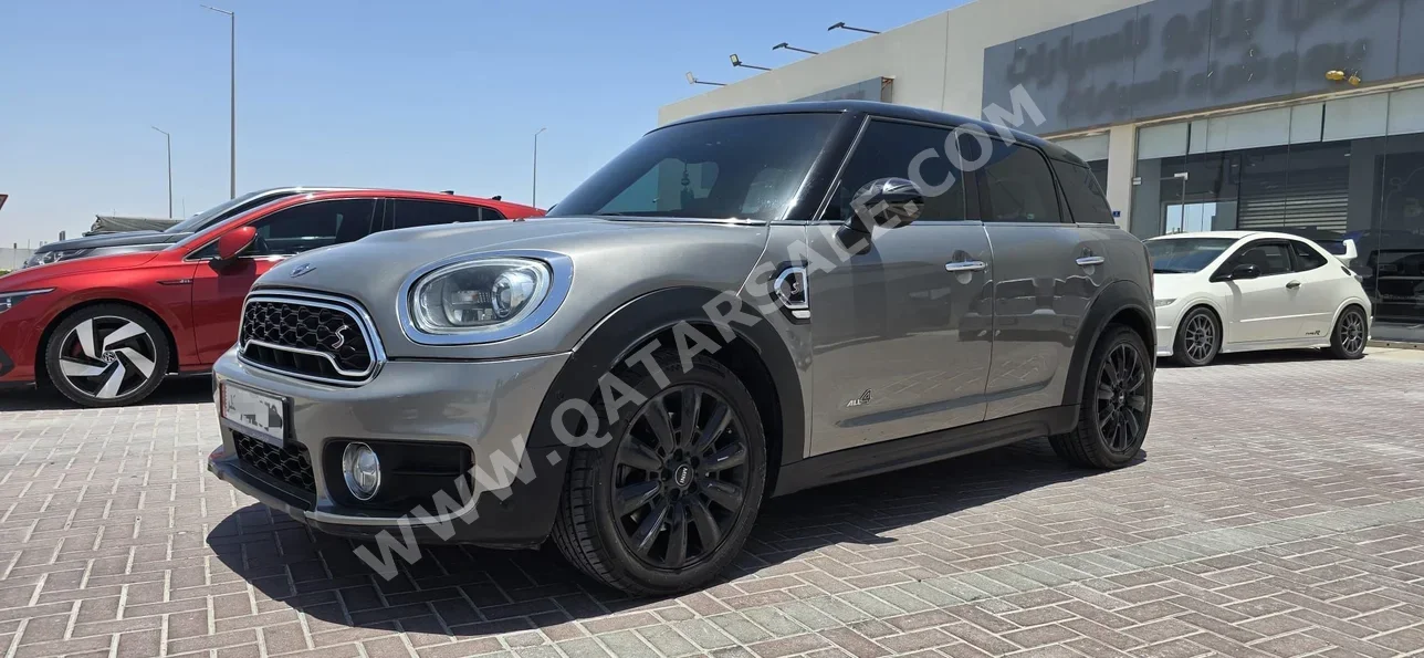 Mini Cooper CountryMan S 2017 Automatic 114,000 Km 4 Cylinder Rear Wheel Drive (RWD) Hatchback Gray