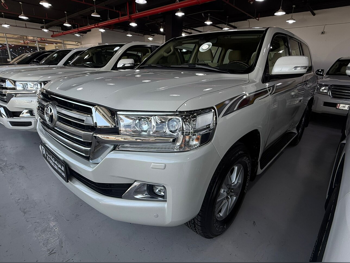 Toyota Land Cruiser GXR 2017 Automatic 89,000 Km 6 Cylinder Four Wheel Drive (4WD) SUV White