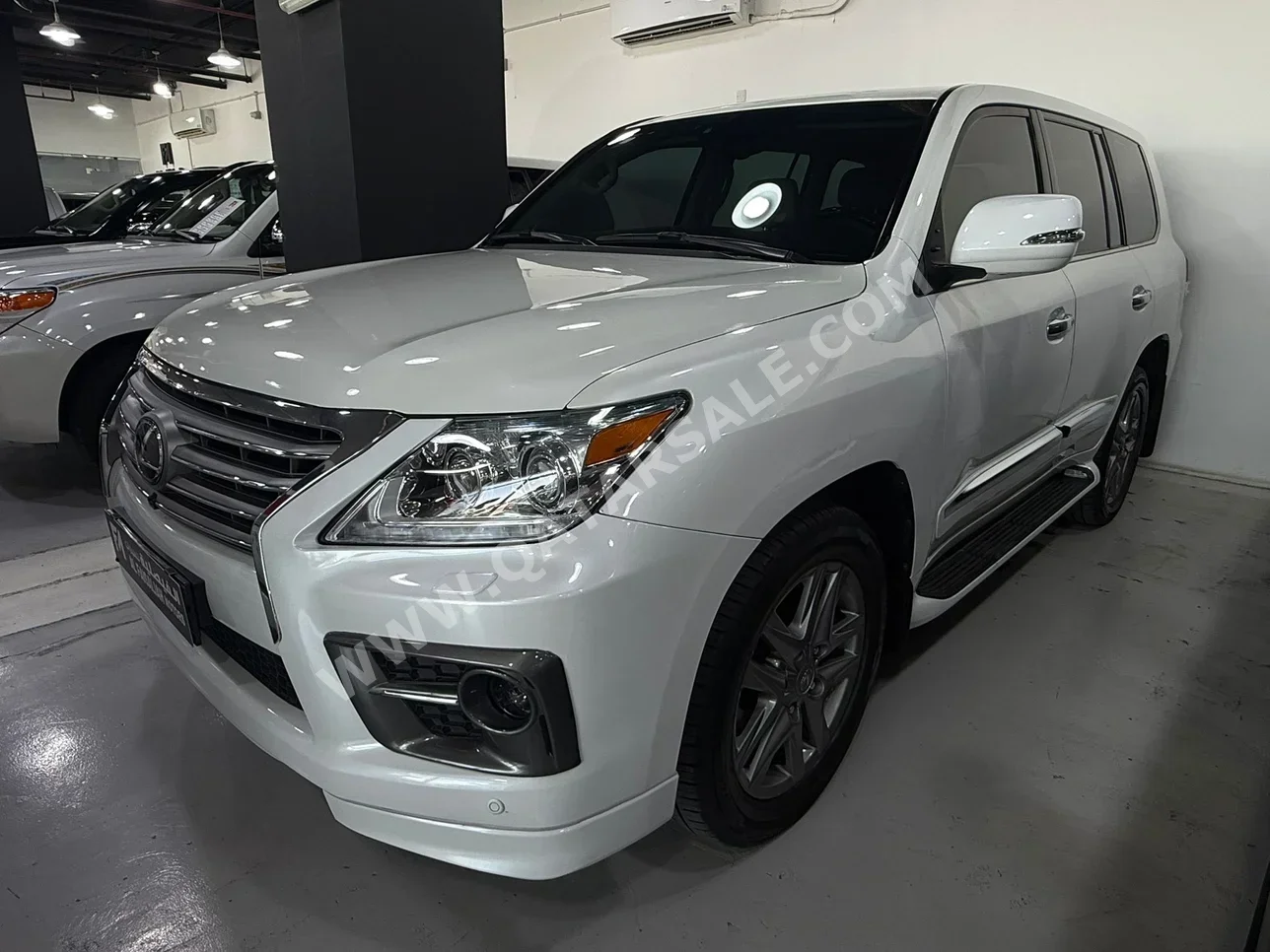 Lexus  LX  570 S  2015  Automatic  303,000 Km  8 Cylinder  Four Wheel Drive (4WD)  SUV  White