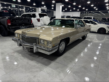 Cadillac Classic 1973 Automatic 64,000 Km 8 Cylinder Rear Wheel Drive (RWD) Sedan Gold