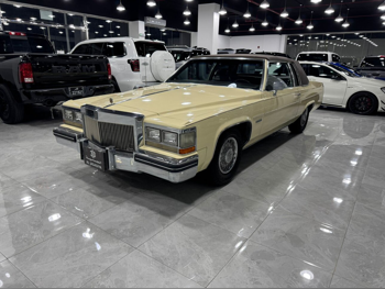 Cadillac Classic 1983 Automatic 21,000 Km 8 Cylinder Rear Wheel Drive (RWD) Sedan Beige
