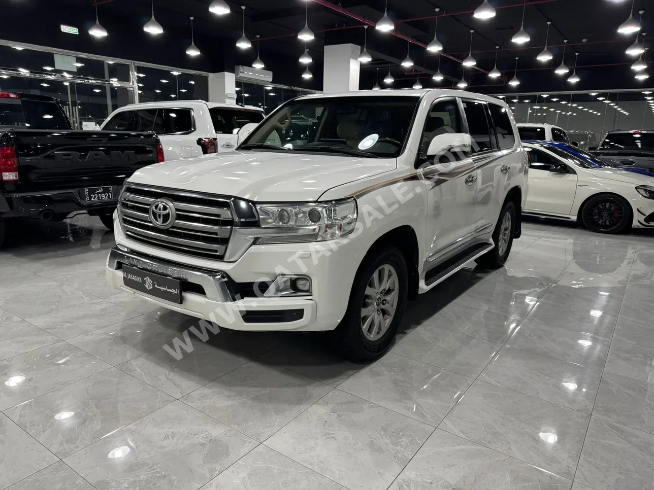 Toyota  Land Cruiser  GXR  2018  Automatic  305,000 Km  8 Cylinder  Four Wheel Drive (4WD)  SUV  White