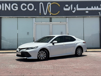 تويوتا  كامري  أل اي  2018  اوتوماتيك  246,000 كم  4 سلندر  سحب امامي  سيدان  أبيض