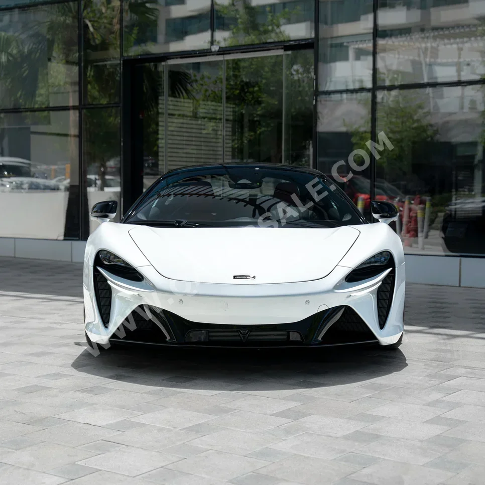Mclaren Artura 2023 Automatic 3,000 Km 6 Cylinder Rear Wheel Drive (RWD) Coupe / Sport White With Warranty