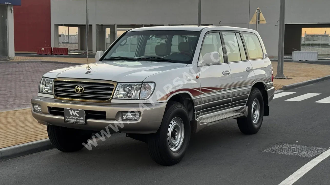 Toyota Land Cruiser GXR 2004 Automatic 300,000 Km 6 Cylinder Four Wheel Drive (4WD) SUV White