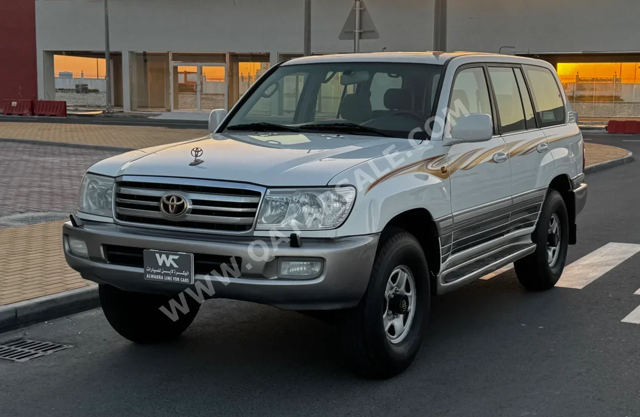 Toyota Land Cruiser VXR 2006 Automatic 490,000 Km 8 Cylinder Four Wheel Drive (4WD) SUV White