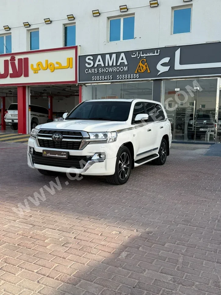 Toyota Land Cruiser VXR 2021 Automatic 269,000 Km 8 Cylinder Four Wheel Drive (4WD) SUV White