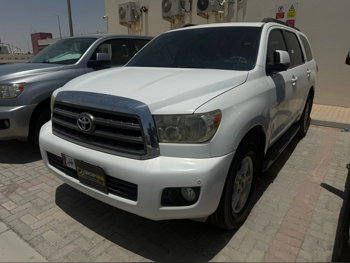 Toyota  Sequoia  SR5  2016  Automatic  294,000 Km  8 Cylinder  Four Wheel Drive (4WD)  SUV  White