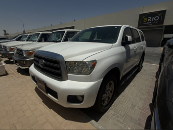 Toyota  Sequoia  SR5  2015  Automatic  260,000 Km  8 Cylinder  Four Wheel Drive (4WD)  SUV  White