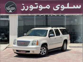 GMC  Yukon  XL  2013  Automatic  170,000 Km  8 Cylinder  Four Wheel Drive (4WD)  SUV  White