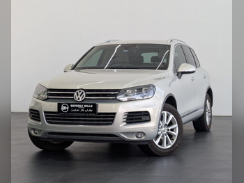Volkswagen Touareg 2015 Automatic 100,112 Km 6 Cylinder All Wheel Drive (AWD) SUV Beige