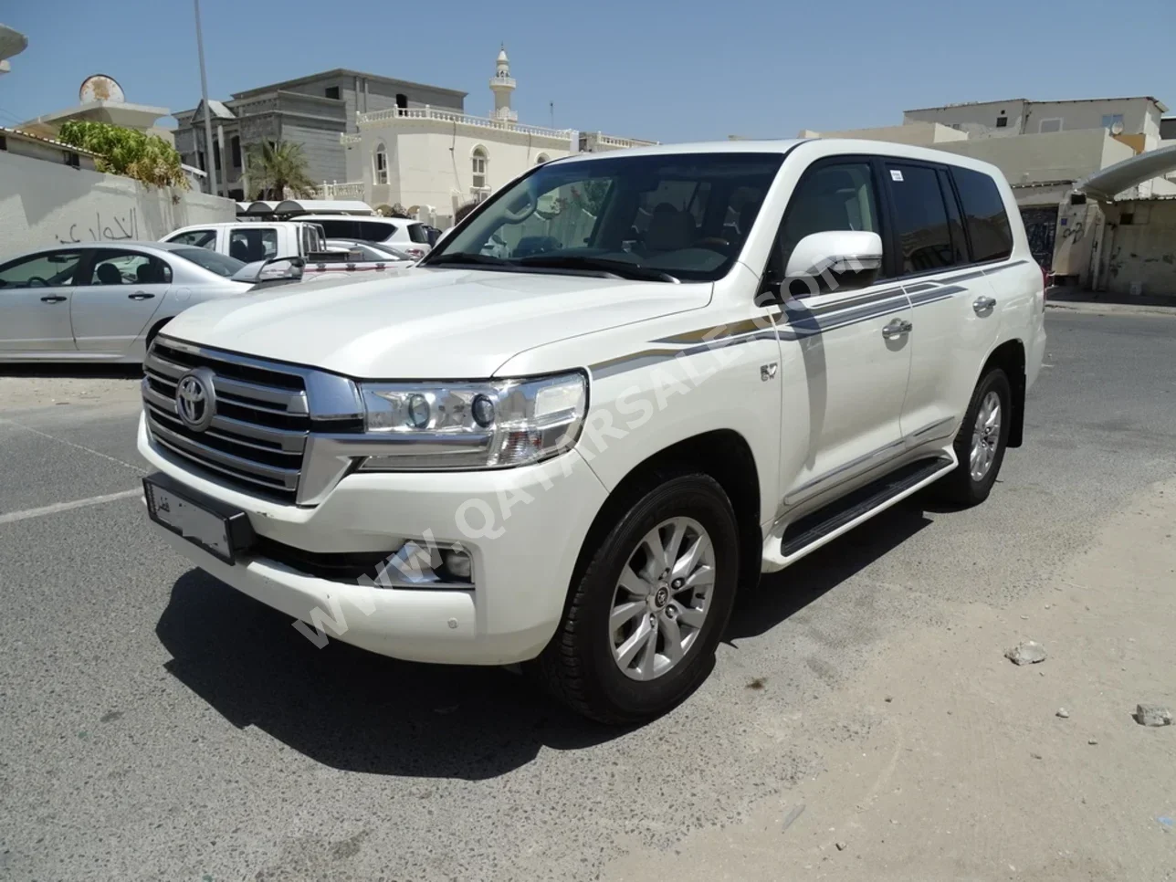 Toyota  Land Cruiser  VXR  2016  Automatic  300,000 Km  8 Cylinder  Four Wheel Drive (4WD)  SUV  White