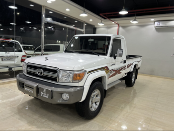 Toyota Land Cruiser LX 2015 Manual 403,000 Km 6 Cylinder Four Wheel Drive (4WD) Pick Up White