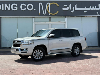 Toyota  Land Cruiser  GXR  2019  Automatic  294,000 Km  8 Cylinder  Four Wheel Drive (4WD)  SUV  White