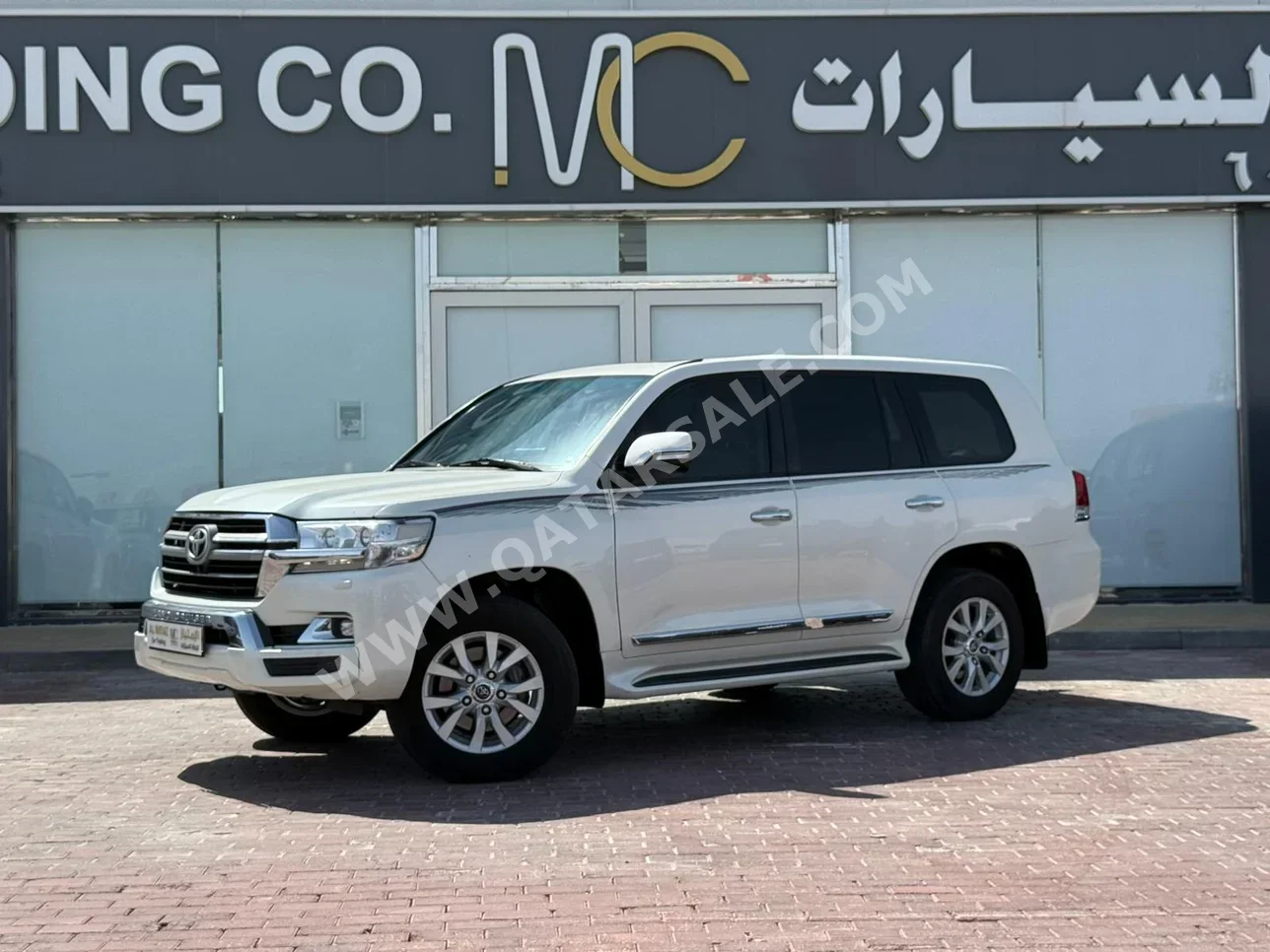 Toyota Land Cruiser GXR 2019 Automatic 294,000 Km 8 Cylinder Four Wheel Drive (4WD) SUV White