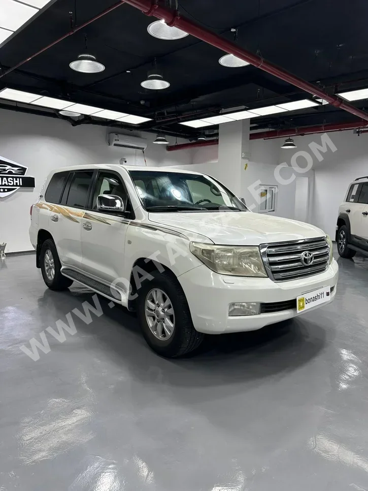 Toyota Land Cruiser GXR 2011 Automatic 226,000 Km 8 Cylinder Four Wheel Drive (4WD) SUV White