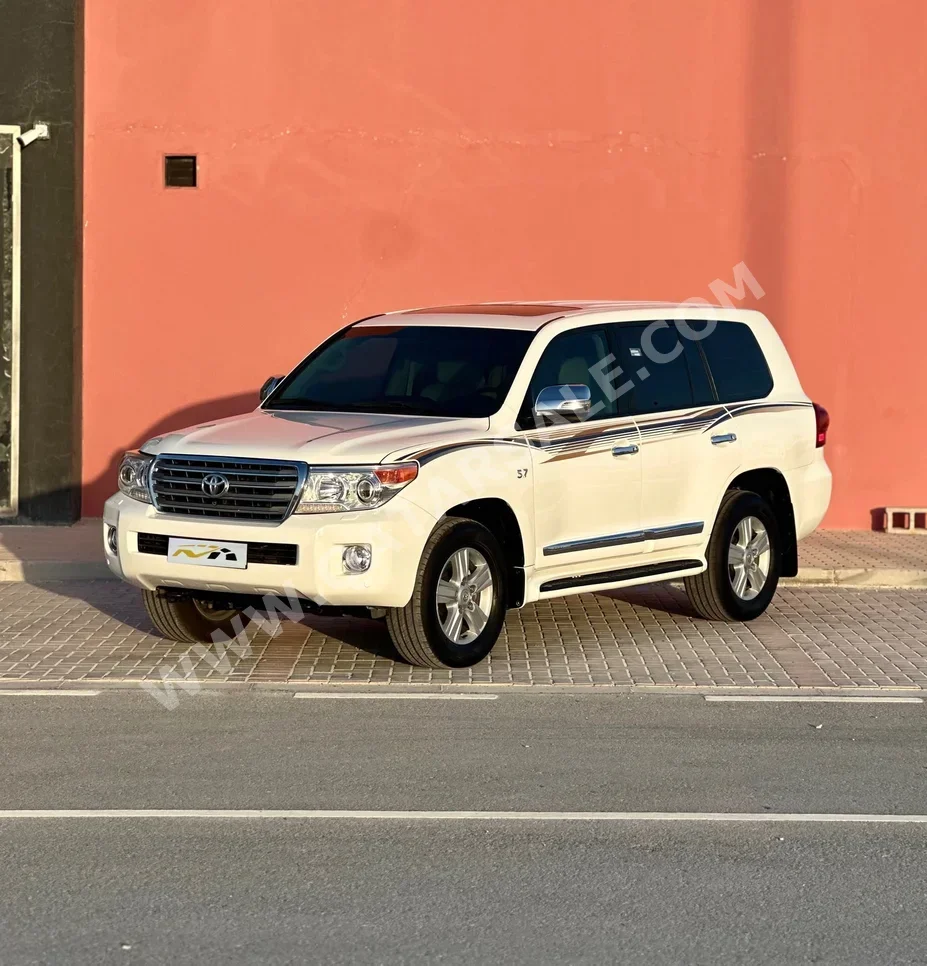 Toyota Land Cruiser VXR 2014 Automatic 65,000 Km 8 Cylinder Four Wheel Drive (4WD) SUV White