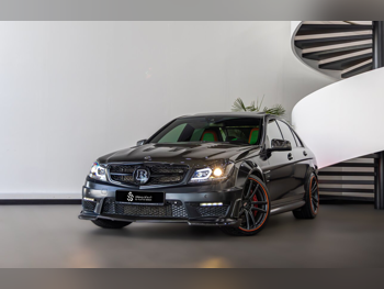 مرسيدس - بنز  سي - كلاس  63 AMG  2013  اوتوماتيك  35,000 كم  8 سلندر  دفع خلفي  سيدان  أسود