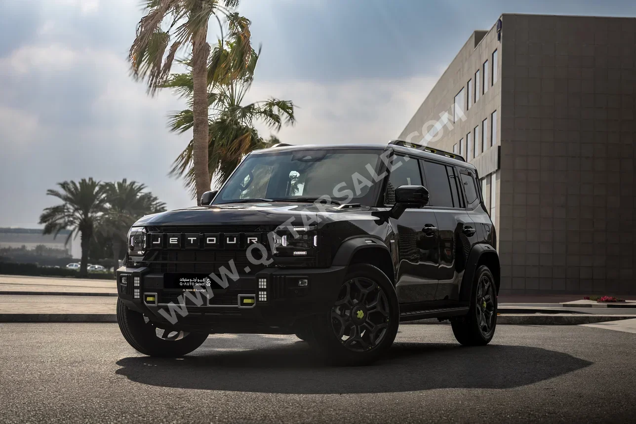 Jetour  T2  Luxury  2025  Automatic  22,000 Km  4 Cylinder  Four Wheel Drive (4WD)  SUV  Black  With Warranty