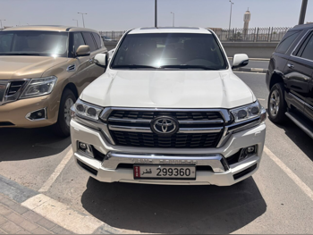 Toyota  Land Cruiser  GXR  2019  Automatic  299,000 Km  8 Cylinder  Four Wheel Drive (4WD)  SUV  White
