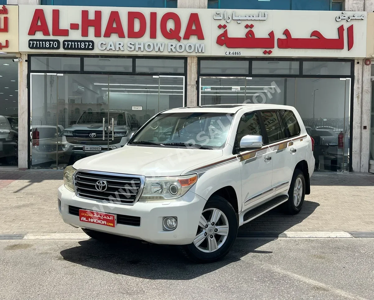 Toyota Land Cruiser GXR 2014 Automatic 390,000 Km 6 Cylinder Four Wheel Drive (4WD) SUV White