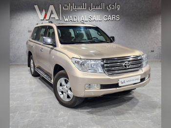 Toyota Land Cruiser VXR 2011 Automatic 430,000 Km 8 Cylinder Four Wheel Drive (4WD) SUV Gold