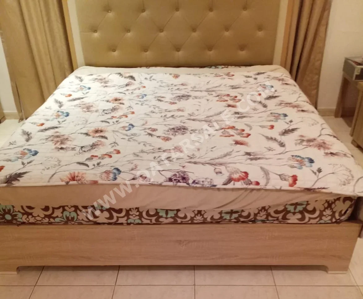 Beds - King - Brown