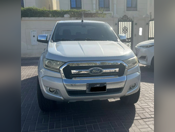 فورد رانجر اكس ال تي 2016 عادي 97,000 كم 4 سلندر دفع رباعي بيكب رمادي