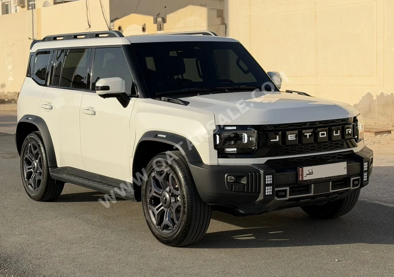 Jetour  T2  Luxury Plus  2025  Automatic  30,000 Km  4 Cylinder  Four Wheel Drive (4WD)  SUV  White  With Warranty