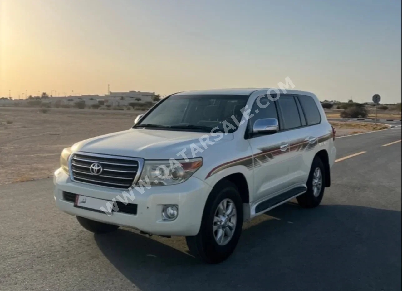Toyota Land Cruiser GXR 2012 Automatic 308,293 Km 8 Cylinder Four Wheel Drive (4WD) SUV Pearl