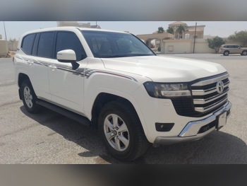 Toyota  Land Cruiser  GXR  2022  Automatic  82,000 Km  6 Cylinder  Four Wheel Drive (4WD)  SUV  White