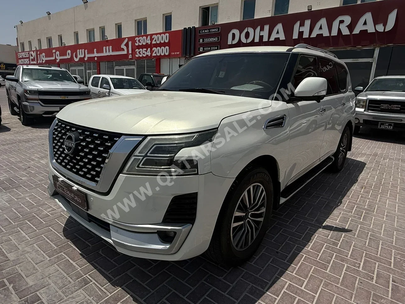 Nissan Patrol Platinum 2011 Automatic 251,000 Km 8 Cylinder Four Wheel Drive (4WD) SUV White