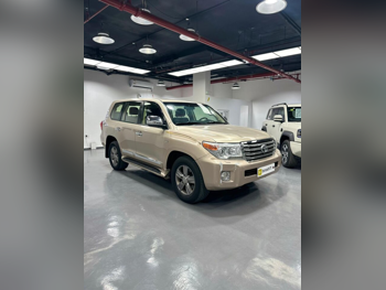 Toyota Land Cruiser VXR 2015 Automatic 480,000 Km 8 Cylinder Four Wheel Drive (4WD) SUV Gold